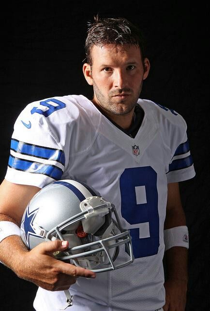 Tony Romo-- We love you Tony, and seeing you in Tyler was the most.... American Football Quotes, Tony Romo Dallas Cowboys, Cowboys Players, Tony Romo, Dallas Cowboys Pictures, Dallas Cowboys Wallpaper, Dallas Cowboys Football Team, Dallas Cowboys Baby, Texas Sports