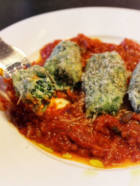 Spinach and ricotta malfatti — Emily English Nutrition Egg And Spinach, Emily English, Spinach And Ricotta, Ricotta Recipes, English Food, Low Carb Dinner, Veggie Dishes, Nutrient Dense, Gnocchi