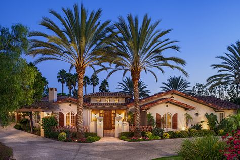 One Level Spanish Style Homes, Single Story Spanish Style Homes Exterior, Spanish Colonial Ranch House, Arizona House Exterior Spanish Style, Arizona House Exterior, Spaniard Style Home Exterior, Spanish Style Ranch Homes, Spanish Ranch Style Homes, Hacienda Style Homes Mexican