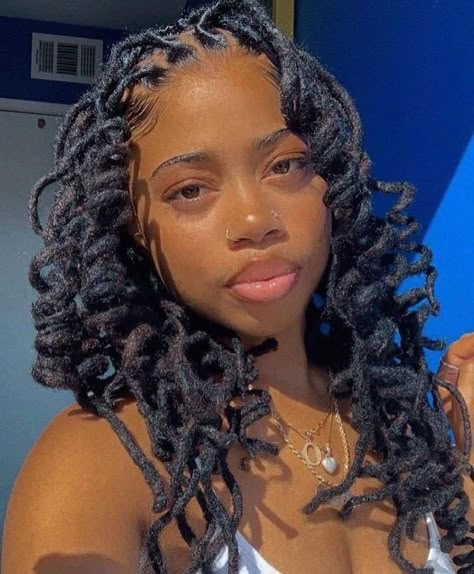 Loc Curls, Curly Locs, Dreads Styles For Women, Curls For The Girls, Beautiful Dreadlocks, Short Locs Hairstyles, Dreadlock Style, Dreadlock Styles, Dreads Styles