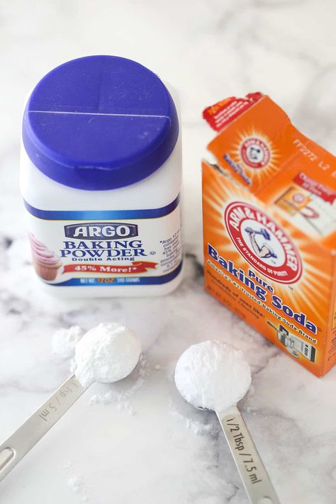 Both baking powder and baking soda are leavening agents commonly used in making baked goods. Because they perform similar roles and are frequently used in conjunction, these two ingredients are often confused. Learn more about these ingredients, what they do, and when to use them. Baking Soda Substitute, What Is Baking Soda, Leavening Agents, Benefits Of Baking Soda, Baking Powder Substitute, Life Love And Sugar, Baking Soda Health, Power Pressure Cooker, Baking Soda Benefits