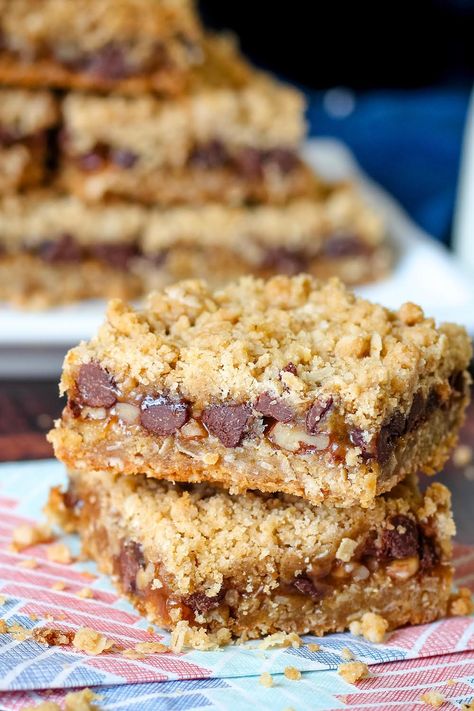 Oatmeal Carmelitas Cabin Desserts, Breakfast Receipts, Oatmeal Carmelitas, Yummy Bars, Sweet Bars, Bars Dessert, Oatmeal Cookie Bars, Bar Desserts, Fruit Bars