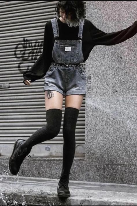 Soft Grunge Aesthetic Outfits, Edgy Aesthetic Outfit, Grunge Girl Outfits, Grunge Clothes Aesthetic, Aesthetic Clothes Grunge, Grunge Aesthetic Clothes, Grunge Summer Outfits, Soft Grunge Outfits, Outfit Grunge