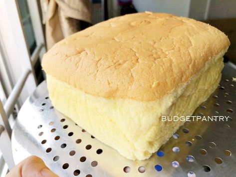 Mdm June Lee’s Ah-Ma Sponge Cake Recipe Chinese Sponge Cake Recipe, Ogura Cake, 5 Cake, Sponge Cake Recipe, Chinese Dessert, Sponge Cake Recipes, Almond Cookies, Coconut Cake, Baking Paper