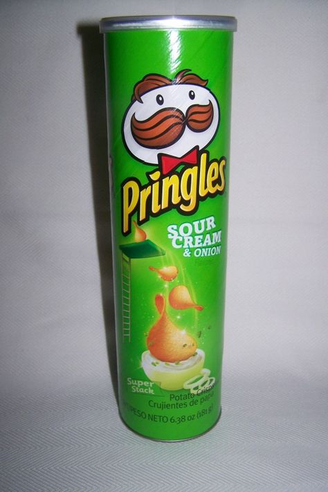 This is a guide about uses for Pringles cans. Pringles cans have great craft or storage potential. Pringles Can Ideas, Can Ideas, Ruffles Potato Chips, Pringles Can, Diy School Supplies, Sour Cream And Onion, Bulk Candy, Reuse Recycle, Can Crafts