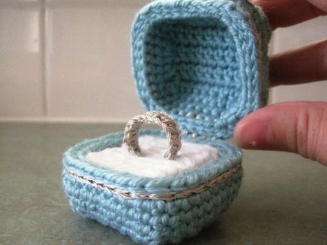 Crochet Wedding Rings, Engagement Crochet Gift, Crochet Engagement Gift, Wedding Ring Holder Ideas, Ring Holder Ideas, Ring Box Diy, Crochet Wedding Gift, Invisible Join, Crochet Ring