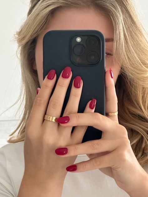 Lowkey Christmas Nails, Minimalist Nails Red, Christmas Nails Simple Classy Red, Autumnal Nails, Nail Photography, Uni Fits, Plain Nails, Casual Dressing, Manicure Inspiration