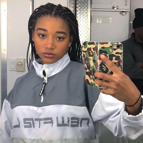 Bop boop bleep I’m from google Amanda Stenberg, Amandla Stenberg, Black Grunge, Grunge Hair, Girls In Love, Beautiful Black Women, Pretty Face, In A Box, A Box