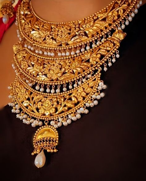 Bengali Jewellery Necklaces, A Sirkar, Thali Chains, Bengali Jewellery, Layer Necklace Gold, Three Layer Necklace, Jewellery Designing, Golden Jewellery, Rajputi Jewellery