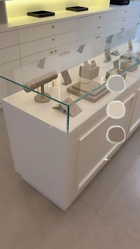 Store Counter Design, Shop Counter Design, Jewelry Shop Display, Jewelry Store Displays, Jewelry Store Interior, Store Shelves Design, Jewelry Store Design, Jewellery Shop Design, Store Design Boutique