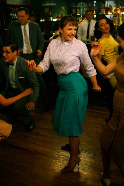 Peggy Olson, Mad Men Party, Sommer Mad, Green Pleated Skirt, You Dont Love Me, Elisabeth Moss, Mad Men Fashion, Don Draper, Dont Love Me