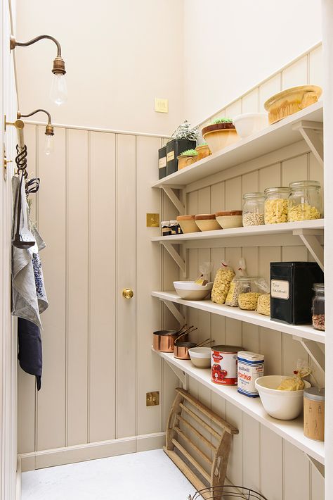 Classic Farmhouse Kitchen, Tongue And Groove Panelling, Devol Kitchens, Square Kitchen, Pantry Cupboard, Comfortable Kitchen, Farmhouse Kitchen Island, English Kitchens, Kitchen Showroom