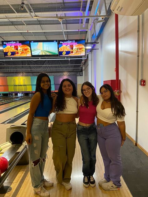 Outfits For Bowling Date, Bowling Fits, Bowling Party Outfit, Outfits For Bowling, Cute Bowling Outfit Date, Cute Bowling Outfit, Bowling Alley Outfit, Bowling Outfit Aesthetic, Bowling Pics