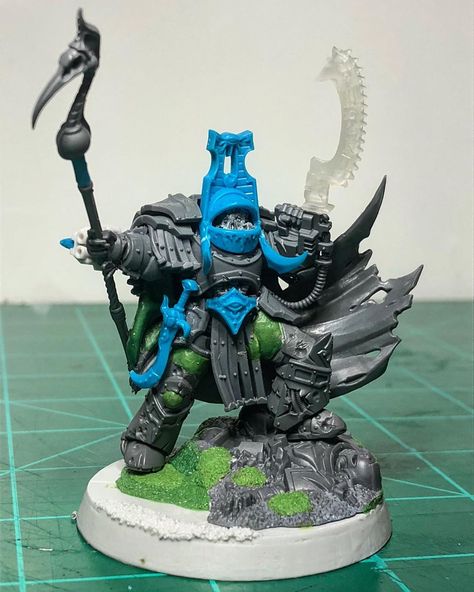 Scarab Occult Terminator Sorcerer, Combat Specialist - “PROSPERO REMEMBERS!” This guy is massive, sitting on a 50mm base, and feels like… Scarab Occult Terminators, Thousand Sons Conversions, Thousand Sons 40k Miniatures, Tzeentch 40k, Salamander 40k, Chaos Legion, Chaos 40k, Miniature Terrain, Night Lords