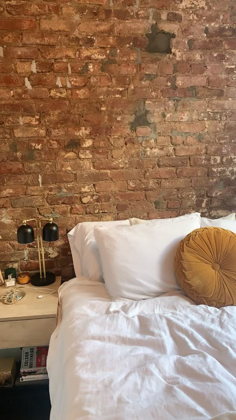 Brick Bedroom Aesthetic, Brick Apartment Aesthetic, Nyc Brick Apartment Aesthetic, White Brick Loft Apartment, Brick Loft Apartment Aesthetic, Apartamento New York, Loft Apartment Decorating, Nyc Rooms, London Apartment