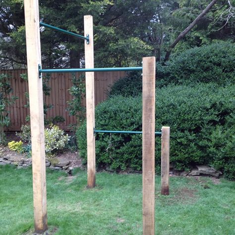 DIY 3 pull up bar outdoor Best Home Gym Setup, Outdoor Pull Up Bar, Diy Pull Up Bar, Backyard Gym, Home Gym Setup, Home Gym Garage, Gym Setup, Diy Gym, Diy Home Gym