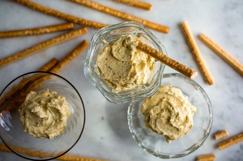 Cheddar Scallion Dip by Melissa Clark | Photo: Andrew Scrivani for The New York Times Scallion Dip, Vegetarian Super Bowl Food, Vegetarian Super Bowl, Best Potato Chips, Melissa Clark, Cheese Cheddar, Dipping Sauces, Amazing Appetizers, Pimento Cheese