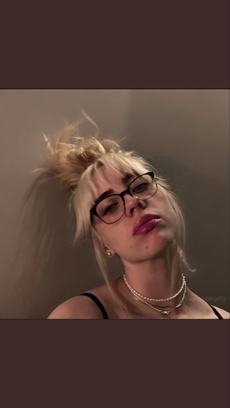 Billie Eilish Wearing Glasses, Billie Eilish With Glasses, Billie Eilish Glasses, Glasses Inspo, Madison Beer Hair, App Ideas, Bi Panic, Billie Eillish, Wearing Glasses