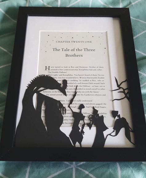 The Tale of the three Brothers #HarryPotter Harry Potter Weihnachten, Glume Harry Potter, Harry Potter Nursery, Harry Potter Room Decor, Harry Potter Bedroom, Festa Harry Potter, Idee Cricut, Anniversaire Harry Potter, Theme Harry Potter