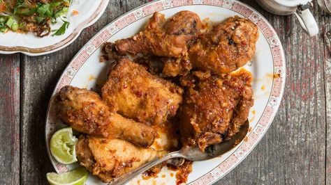 Vietnamese Fried Chicken Thighs with Garlic-Chile Glaze | Bon Appetit Recipe Fried Chicken Thighs, Chicken Sweet Potato, Fried Chicken Recipes, Asian Foods, Glaze Recipe, Rigatoni, Poultry Recipes, Chicken Thigh Recipes, Turkey Recipes