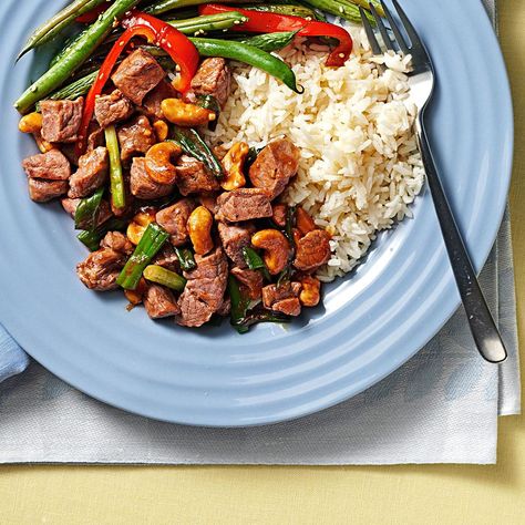 Classic Cashew Beef Cashew Beef, Best Stir Fry Recipe, Asian Stir Fry Recipe, Ginger Chutney, Swiss Steak, Asian Stir Fry, Best Chinese Food, Pork Stir Fry, Fried Beef