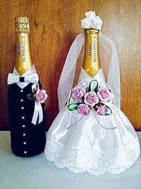 🖤🤍💗💛💚 Diy Decorations Ideas, Wine Bottle Dressing, Bottle Dressing, Wedding Wine Bottles, Recycled Wine Bottles, Wedding Wine Glasses, Wedding Champagne Glasses, Decorated Wine Glasses, Bottle Diy