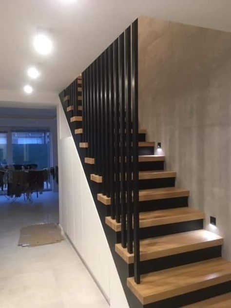 درج السلم, Interior Stair Railing, Staircase Interior Design, Stairs Renovation, Staircase Design Modern, Stairs Design Interior, House Staircase, Escalier Design, Stair Railing Design