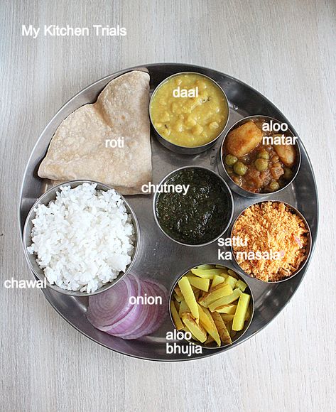 Bihari Thali Lunch Platter, Aloo Bhujia, Indian Food Menu, Regional Recipes, Indian Thali, Lunch Recipes Indian, Vegetarian Fast Food, Veg Dishes, Food Mood