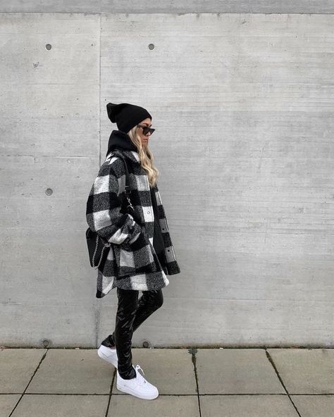 And stuff like that Minimalist Winter Outfit, Shacket Outfit, Checkered Coat, Creative Freedom, Elegante Casual, My Outfit, Streetwear Fashion Women, Looks Chic, Casual Winter Outfits