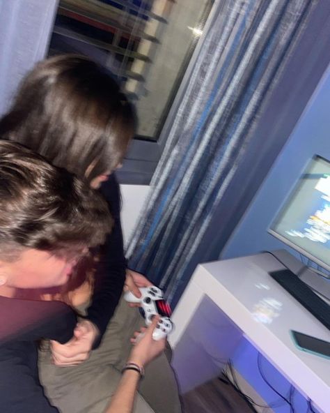 Couple Gaming Together, Cute Couples Gaming, Cute Couple Photo Ideas, Couples Playing Video Games, Garrison Abbey, Willow Hale, Cuddle With Boyfriend, Gamer Couple, Couple Photo Ideas