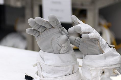 On a recent tour of Johnson Space Centers' Neutral Buoyancy Laboratory in Houston I ran across this pair of space suit gloves on a table awaiting inspection and repair.    On the glove to the right you can see the pull string that activates the gloves heating system (used when the Astronauts are on the side of the earth not facing the sun).  Interesting to imagine who has trained in this gear... NASA is so cool!!!! Suit Gloves, The Astronauts, Pokemon Platinum, Johnson Space Center, Feminism Art, Nasa Mars, Nasa Apollo, Netflix Tv Shows, Growing Apart