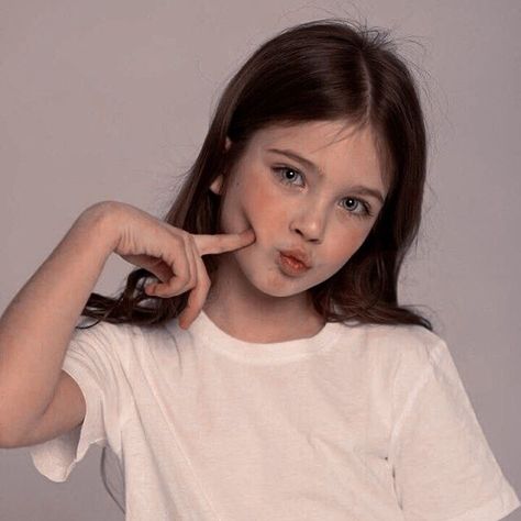 Foto Baby, Brunette Girl, 인물 사진, Girl Face, Baby Pictures, Pretty Face, Brown Hair, Pretty People