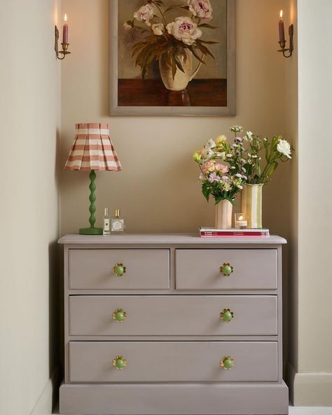 This thrifted chest of pine drawers has been glammed up with Annie Sloan Chalk Paint by Georgia @houseofhetheringtons. 💛💜 Color: Paloma is a lilac taupe Chalk Paint® color made from mixing purple and yellow complementaries with white to make a soft warm neutral. It is both a modern contemporary colour and a classic color that was used when a range of purples first became possible. #upcycling #paintedfurniture #upcycled #upcycledfurniture #secondhandhome #thriftedhome #vintagehome #vintageh... Vibrant Furniture, Artistic Interior, Lilac Wall, Cottagecore Bedroom, Interior Elements, Cosy Bedroom, Chalk Paint Colors, Purple And Yellow, Living Room Shop