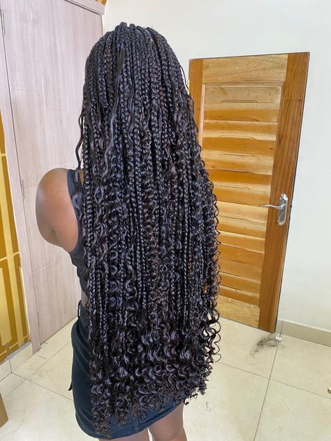 Goddess braids. Knotless braids. Braids with curls. Box braids. Small braids. Medium braids. Rasta. Black girl hairstyles. Bobo Goddess Box Braids, Goddess Braids Small, Small Goddess Knotless Braids, Small Knotless Goddess Braids, Island Hairstyles, Knotless Goddess Braids, Goddess Knotless Braids, Goddess Knotless, Goddess Braid