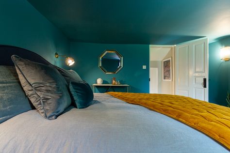 Teal Ceiling Bedroom, Vardo Farrow And Ball Bedrooms, Farrow And Ball Vardo Bedroom, Dark Walls Low Ceiling, Vardo Bedroom, Vardo Farrow And Ball, Farrow And Ball Vardo, Teal Bedroom Designs, Bedroom Sloped Ceiling