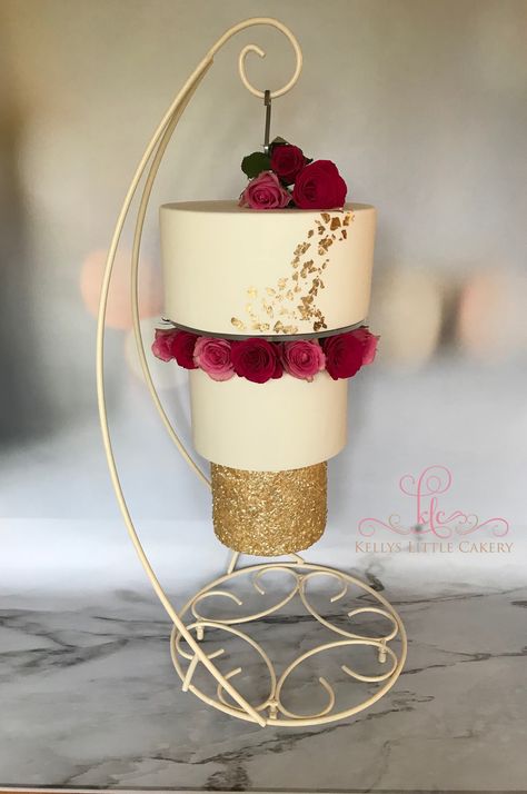 An upside down, hanging chandelier wedding cake! I call it..... The Maisy after my own daughter who is unique, and upside down at times! 😆 Hanging Cake Wedding, Engagement Cake Designs Unique, Hanging Chandelier Wedding, Upside Down Wedding Cake, Chandelier Wedding Cake, Suspended Wedding Cake, Wedding Cake Chandelier, Wedding Buffet Table, Hanging Cake