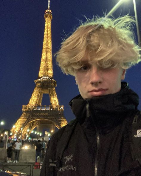 Blonde Aesthetic Boy, Blonde Hair Guy Aesthetic, Curly Blonde Hair Boy, Blonde Boys Aesthetic, Blonde White Boy, Blond Boy Aesthetic, Blonde Curly Hair Boy, Curly Blonde Hair Men, Blonde Guy Aesthetic