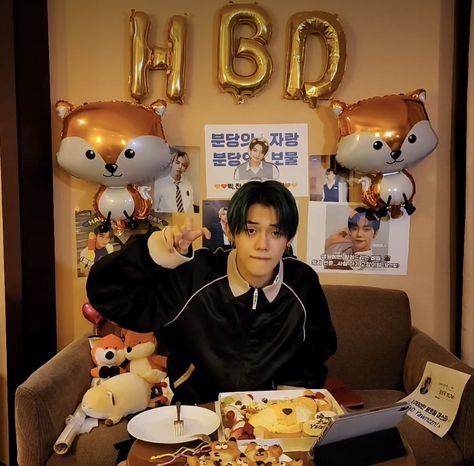 Yeonjun Birthday, Live Icon, Birthday Icon, Novelty Lamp, Birthday Cake, Disney Characters, Cake, Birthday, Fictional Characters