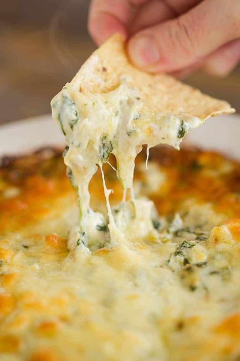 Dip Artichoke, Hor Dourves, Raclette Originale, Galette Des Rois Recipe, Baked Spinach Artichoke Dip, Football Treats, Brown Eyed Baker, Dip Dip, Dips Recipes