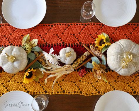 Adjustable Autumn Falling Leaves Decor - Free Crochet Pattern - SeeLoveShare Crochet Seed Stitch, Fall Leaf Decor, Autumn Crochet, Leaves Decor, Thanksgiving Table Runner, Thanksgiving Projects, Fall Crochet Patterns, Crochet Table Runner Pattern, Fall Table Runners