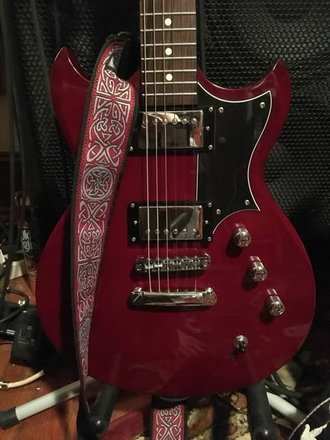 Cute Guitars, Electric Guitar Aesthetic, Reverend Guitars, Electric Guitar Music, Audiophile Music, Electro Guitar, Dream Guitar, Red Electric Guitar, Gibson Sg Standard