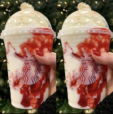 Vanilla Bean Frappuccino, Christmas Sprinkles, Starbucks Frappuccino, Strawberry Puree, Starbucks Recipes, Mouth Watering Food, Fruit Drinks, Starbucks Drinks, Frappe