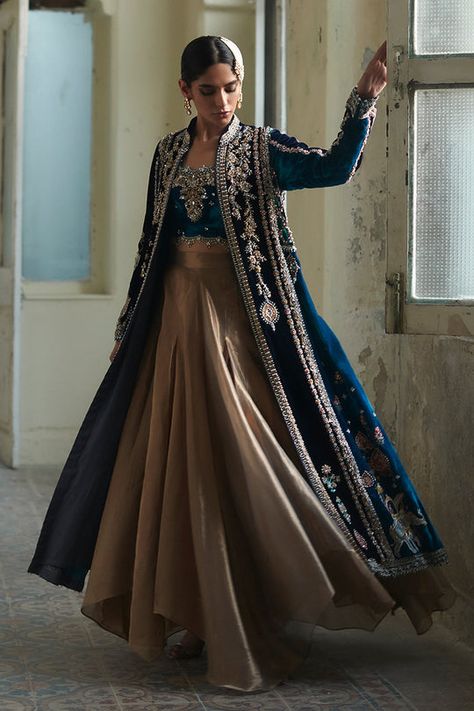 Jacket Lehenga Designer, Arabian Hairstyle, Qawali Night Outfits, Nida Azwer, Pakistani Kurta, Pakistani Formal Dresses, Pakistani Dresses Casual, Pakistani Fashion Party Wear, Indian Dresses Traditional