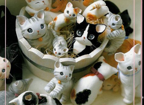 Clay cats making tutorials Super clear No 3 by ebooksbooth on Etsy, $3.00 Polymer Clay Kunst, Clay Modelling, Wool Needle Felting, How To Make Clay, Clay Figurine, Polymer Clay Miniatures, Clay Animals, Cute Clay, Japanese Crafts