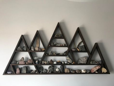 New display case for my collection : rockhounds Diy Crystal Display, Crystal Display Ideas Rock Collection, Rock Collection Storage, Alter Room, Crystal Display Ideas, Crystal Collection Display, Rock Collection Display, Crystal Room Decor, Rock Collecting