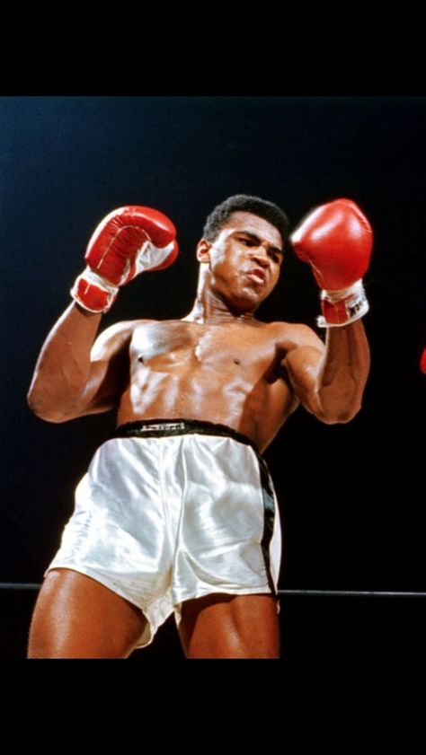 Mohamad Ali, Famous Black People, Black Boxers, Famous Athletes, Muhammad Ali Boxing, Muhammad Ali Quotes, Cassius Clay, Boxing Techniques, Mohammad Ali