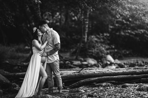 Maternity Photos In Creek, River Maternity Shoot, Maternity Photography In Water, Maternity Creek Photography, Creek Maternity Pictures, River Maternity Pictures, Water Maternity Photos, Country Maternity, Couple Maternity Poses