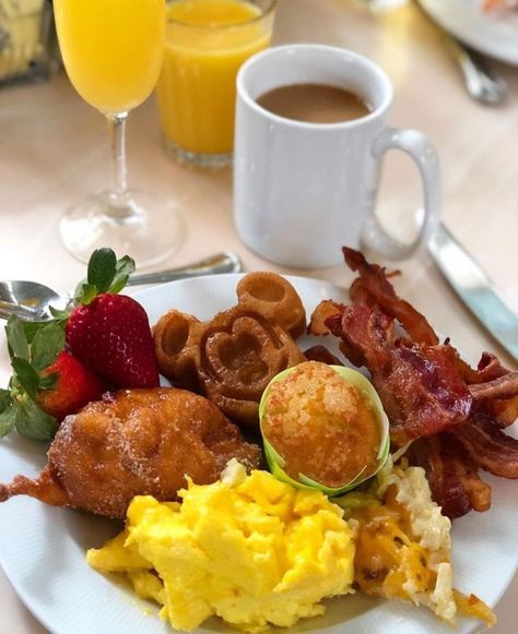 breakfast plate at Cinderella's Royal Table in Magic Kingdom Disney World Trip Planning, Magic Kingdom Disney World, Mickey Waffles, Food Disney, Breakfast Quick, Disney World Tips, Character Dining, Disney World Vacation Planning, Disney World Restaurants