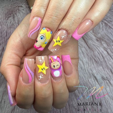 Nail Designs Cartoon Disney, Princess Daisy Nails, Mario Themed Nails, Princess Peach Nail Art, Princess Peach Nails, Super Mario Nails, Nintendo Nails, Mario Nails, Peach Nail Art