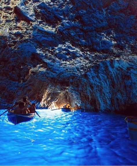 Blue Grotto, Capri Sorrento To Capri, Capri Italia, Blue Grotto, Capri Island, Capri Italy, Italy Photo, Boat Trips, Boat Tours, Sorrento